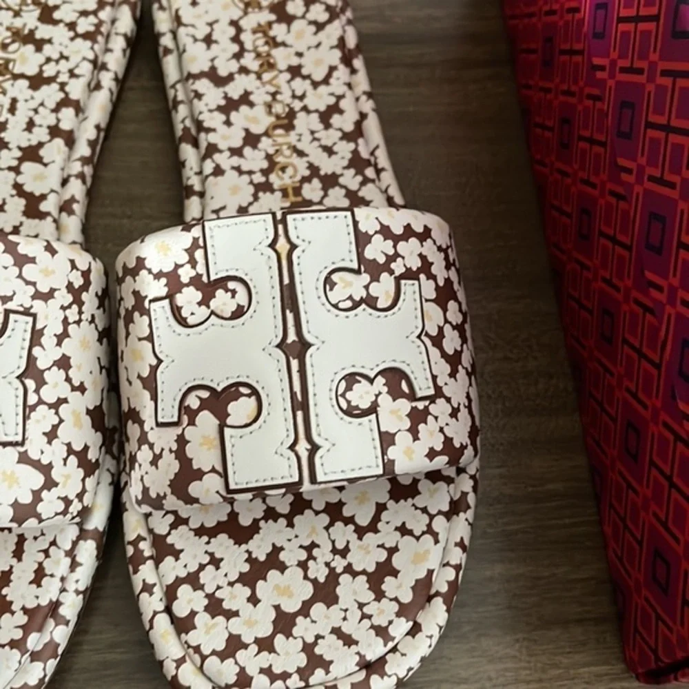 Brand new Tory Burch sandal
